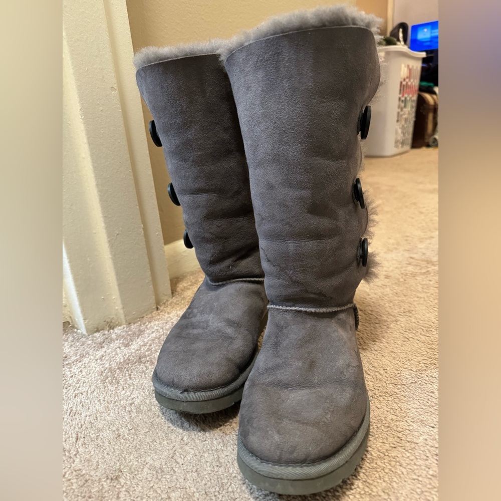 UGG Bailey Button Triplet II Boot - size 8 - FOLDABLE multiple ways to wear!